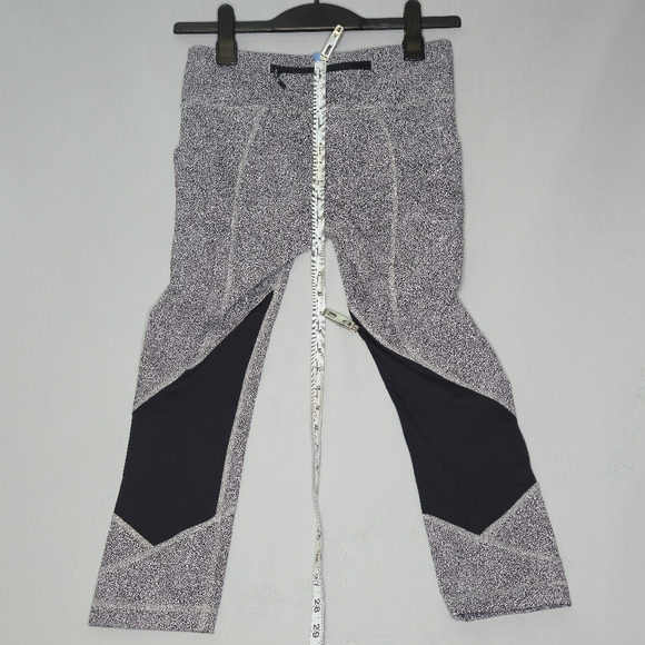 Lululemon Pace Rival Crop Back Zip Pocket White/Black Style W6ABPS size 6 - Picture 3 of 12